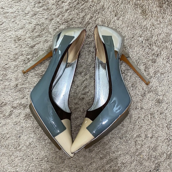 BALENCIAGA
Patent Pointed Toe Pumps - Picture 10 of 14